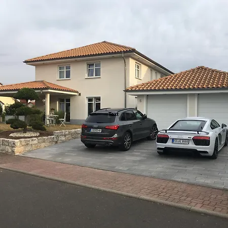 Secret Garden House - Pool & Sauna וילה