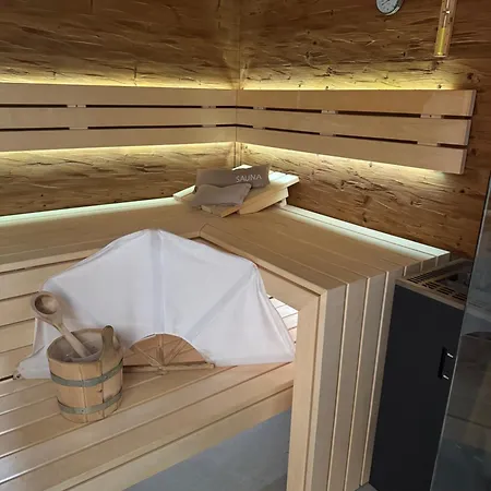 Secret Garden House - Pool & Sauna וילה