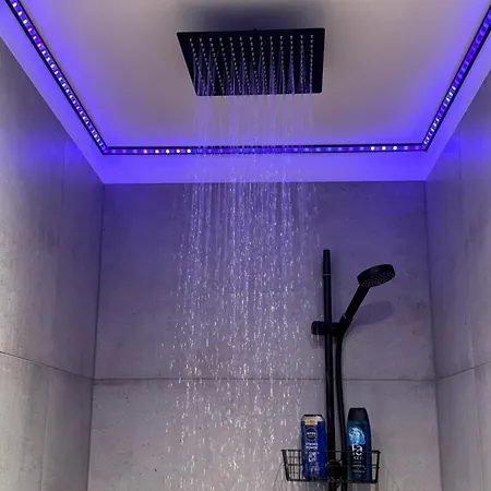 Secret Garden House - Pool & Sauna וילה